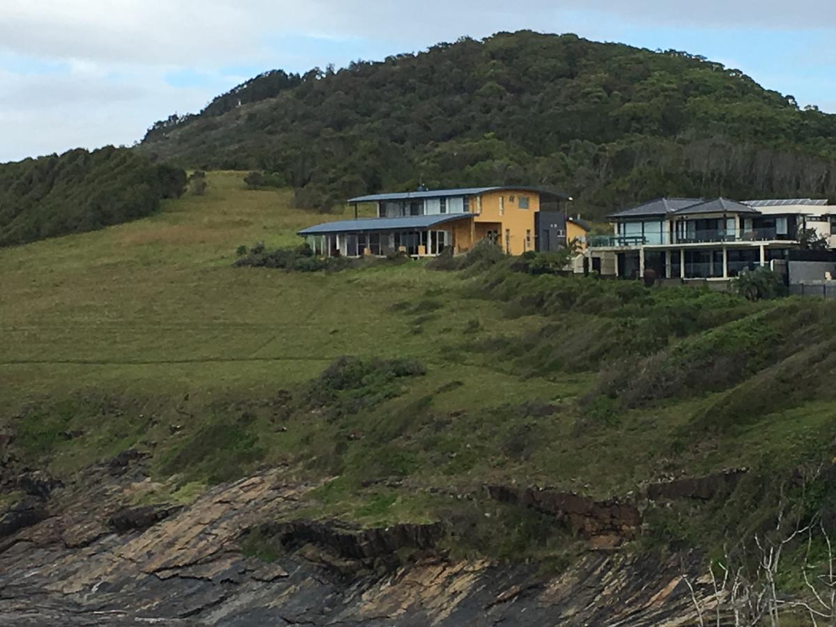 Oceanscape Luxury Beachfront Villas Scotts Head Bagian luar foto