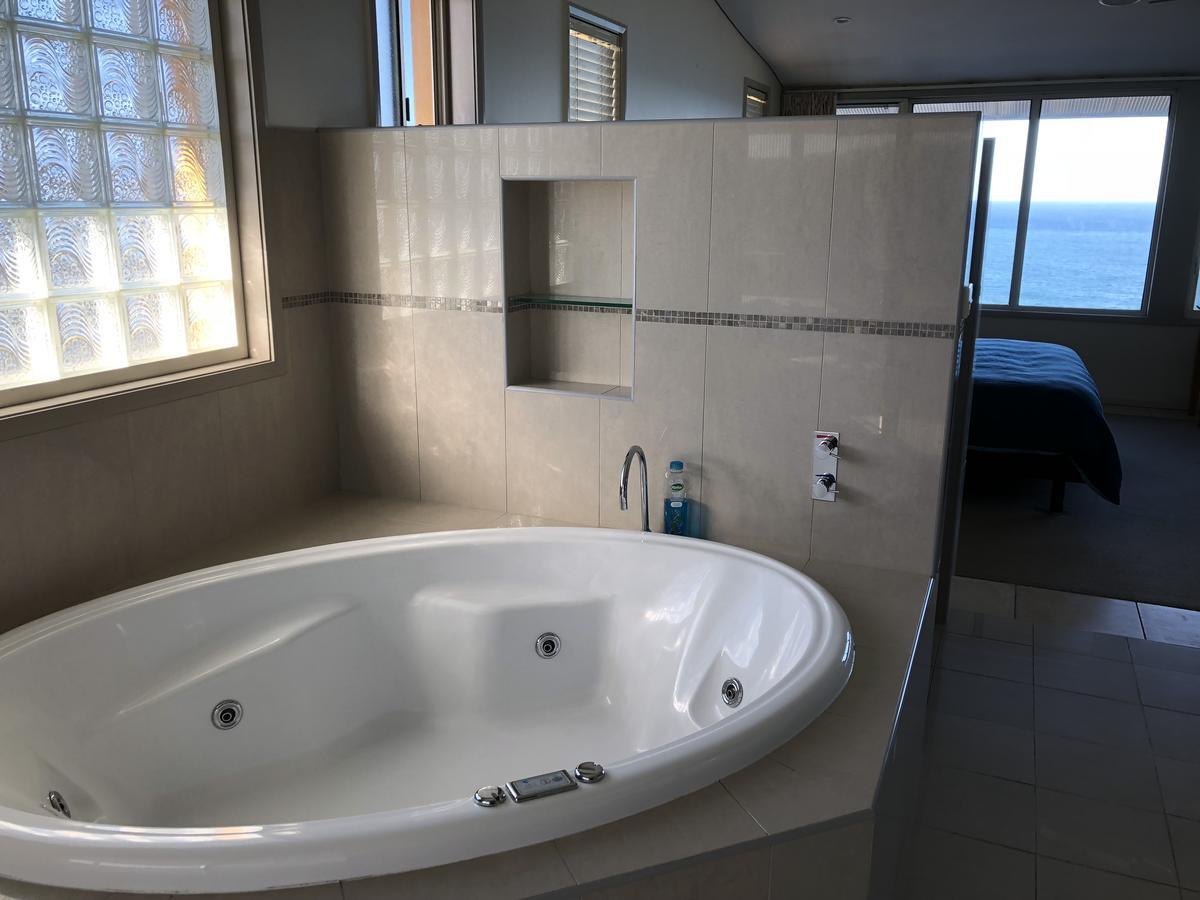 Oceanscape Luxury Beachfront Villas Scotts Head Ruang foto