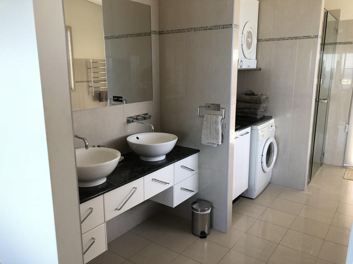 Oceanscape Luxury Beachfront Villas Scotts Head Ruang foto
